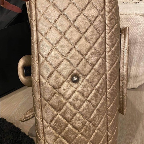 ✨Chanel XXL Gold Travel Bag✨ - Picture 5 of 5